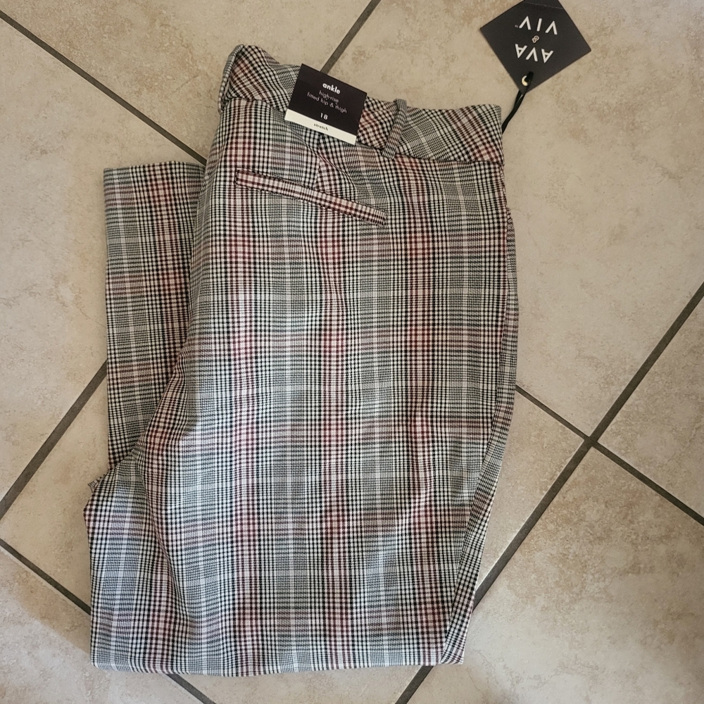 Ava & Viv Plaid High Rise Fitted Hip & Thigh 18 Pants